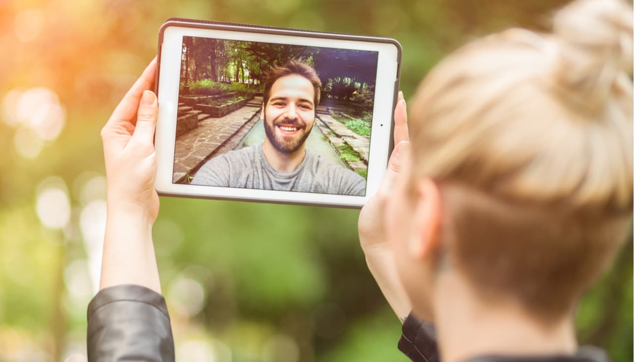 Lo que debes hacer y lo que no para que tu relación supere la cuarentena si no pueden estar juntos
