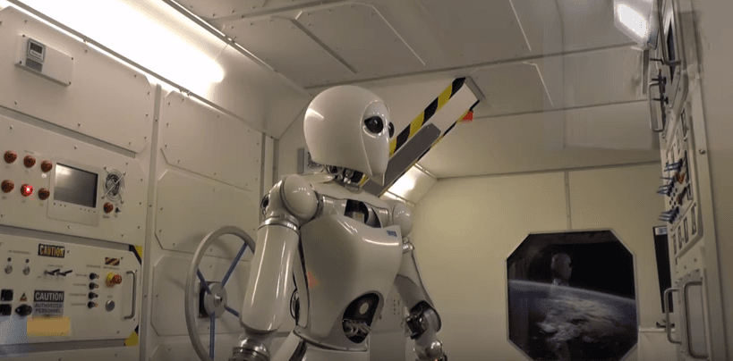 Este increíble robot puede ser controlado por un exoesqueleto a miles de kilómetros de distancia