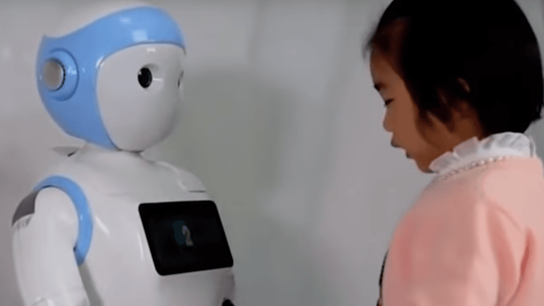 En China, los iPal Robots son las nuevas niñeras que pueden entretener a los niños sin supervisión de un adulto