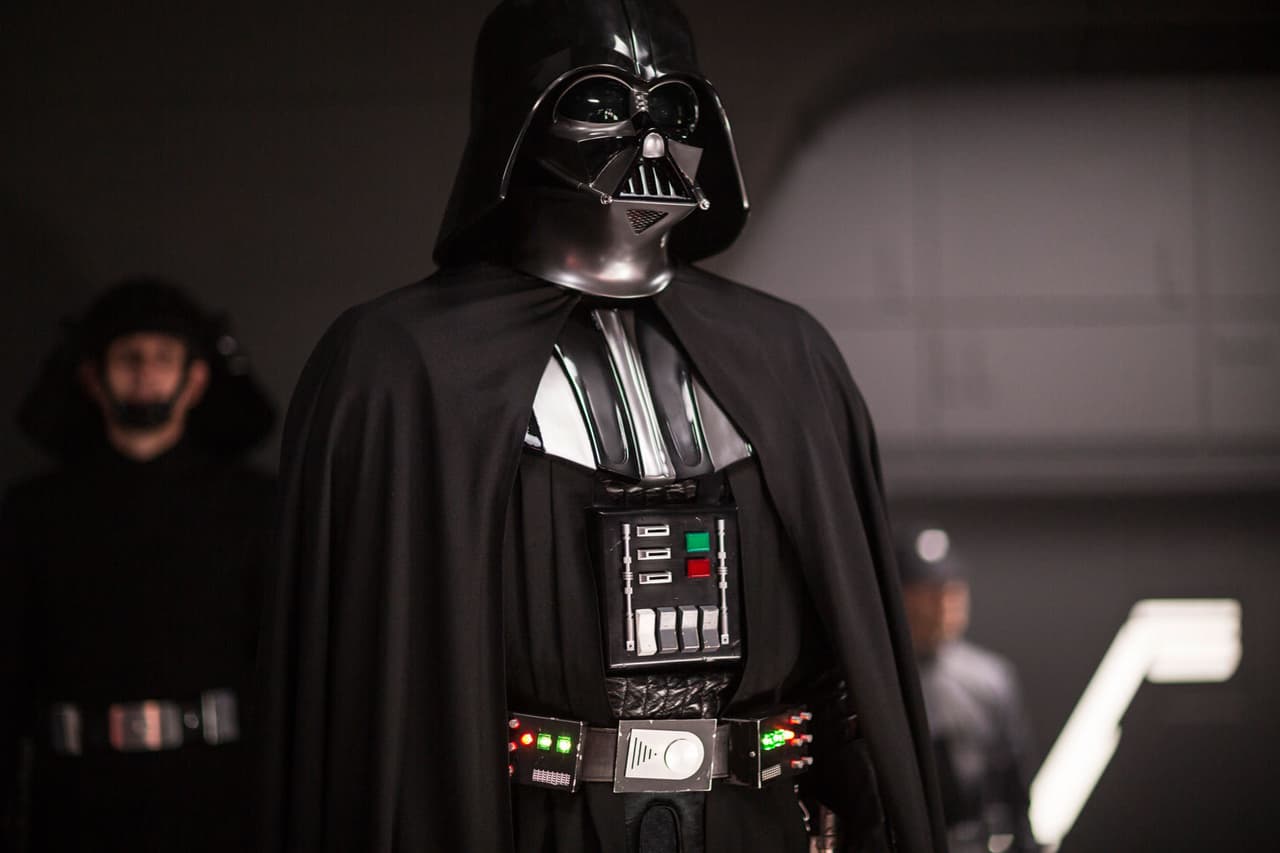 ¡Darth Vader regresa para el film de Han Solo! Y lo hace acompañado por un viejo conocido