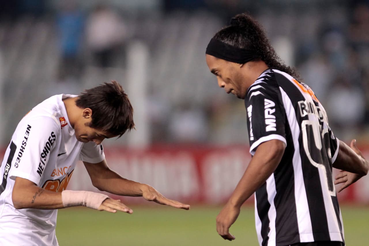Se retira una leyenda: Ronaldinho les dice adiós a las canchas, ¿conoces su historia? 