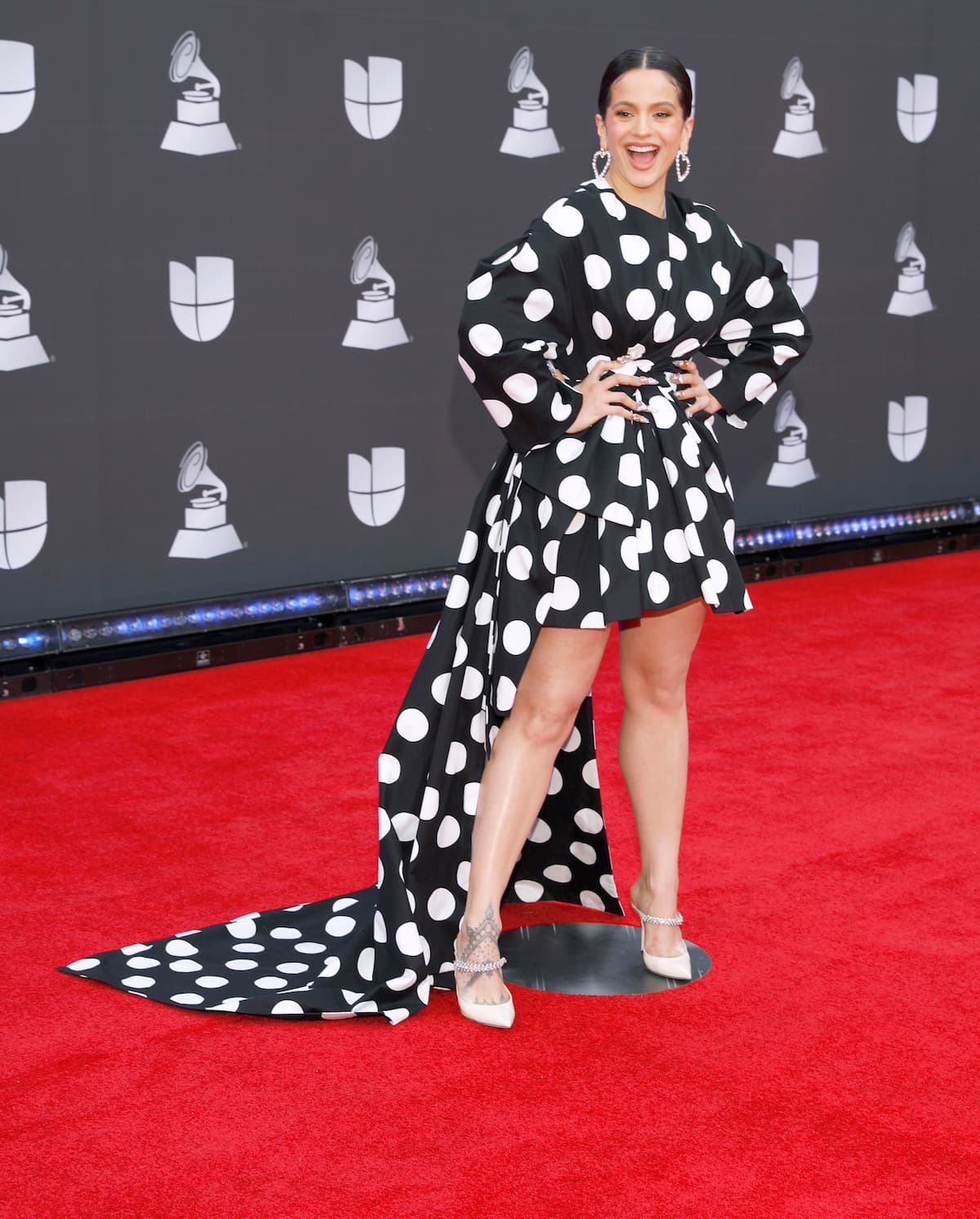 Kylie Jenner y Rosalía pusieron de cabeza al Internet con una foto juntas