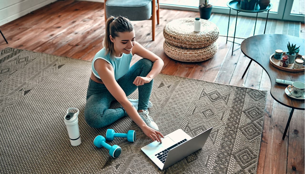 La marcha de la muerte con mancuernas: la rutina que necesitas para trabajar todo el cuerpo