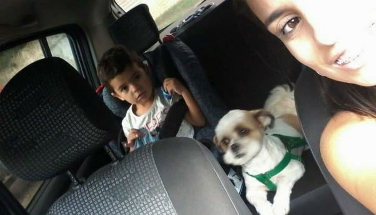 Recién aprendió a manejar y tuvo una idea genial para evitar los insultos de los apuraditos