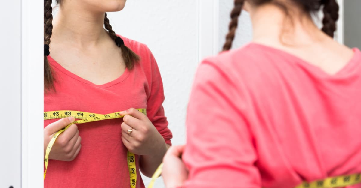 Las niñas cada vez más llegan antes a la pubertad, algunas a los 6 años: ¿A qué se debe? 