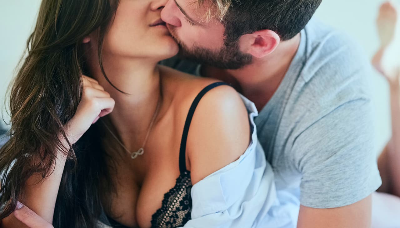 ¿Cierras o mantienes los ojos abiertos mientras tienes relaciones sexuales? Esto es lo que significa