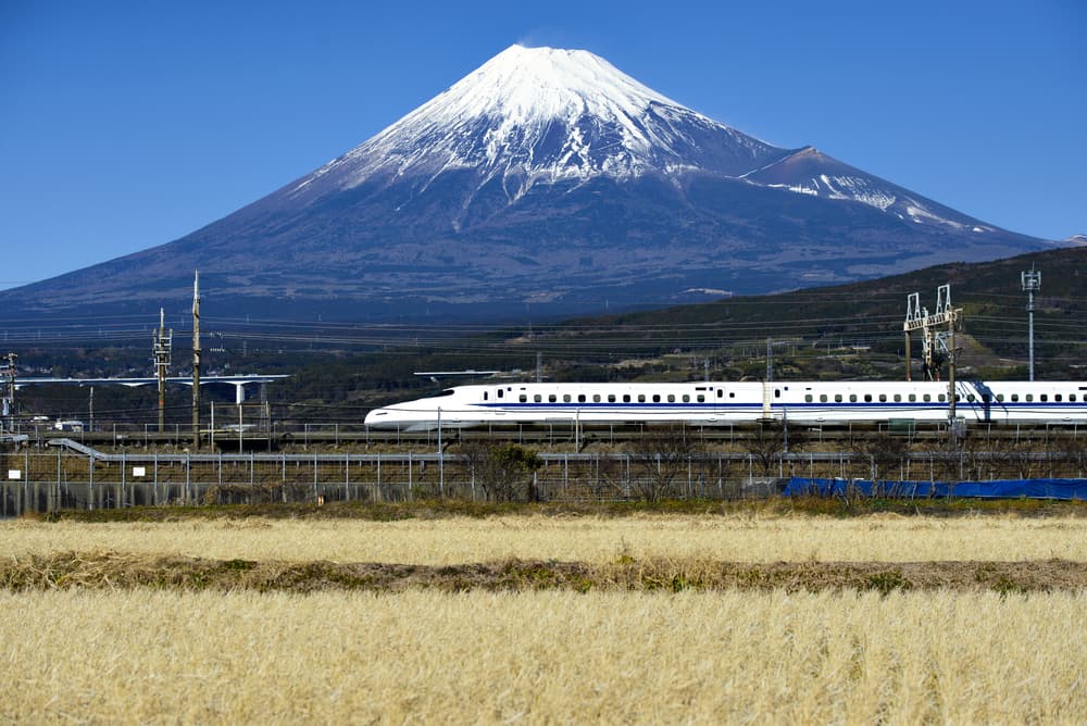 El tren de Hello Kitty en Japón es ESPECTACULAR ¡Mira las fotos!