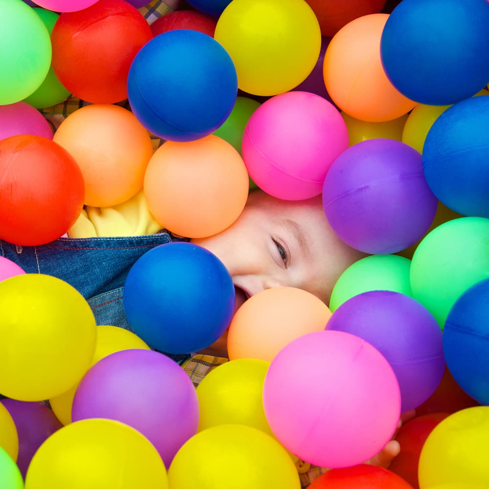 Tu bebé nada en una piscina de bacterias y no te habías dado cuenta, esta es la explicación
