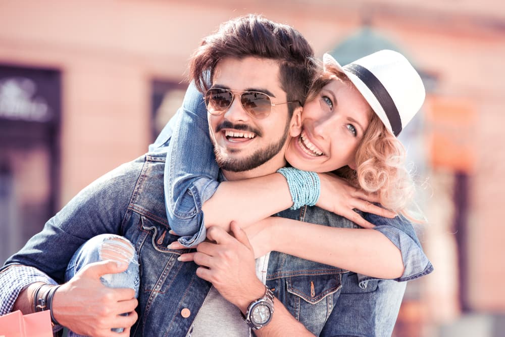 Estas son las ventajas de salir con mujeres mayores que tú, según la ciencia