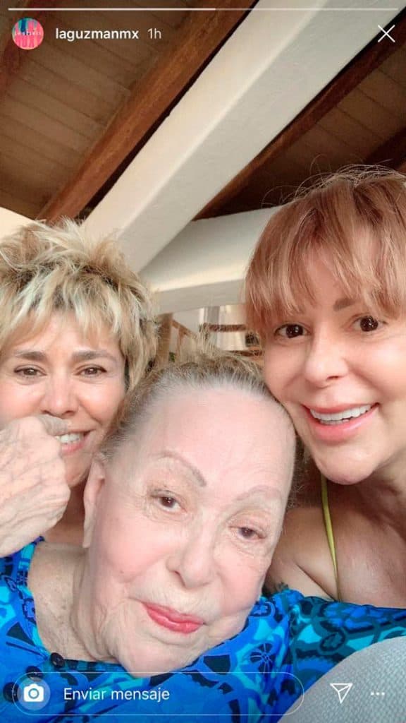 Silvia Pinal posa sin maquillaje en una cariñosa foto  con Alejandra Guzmán