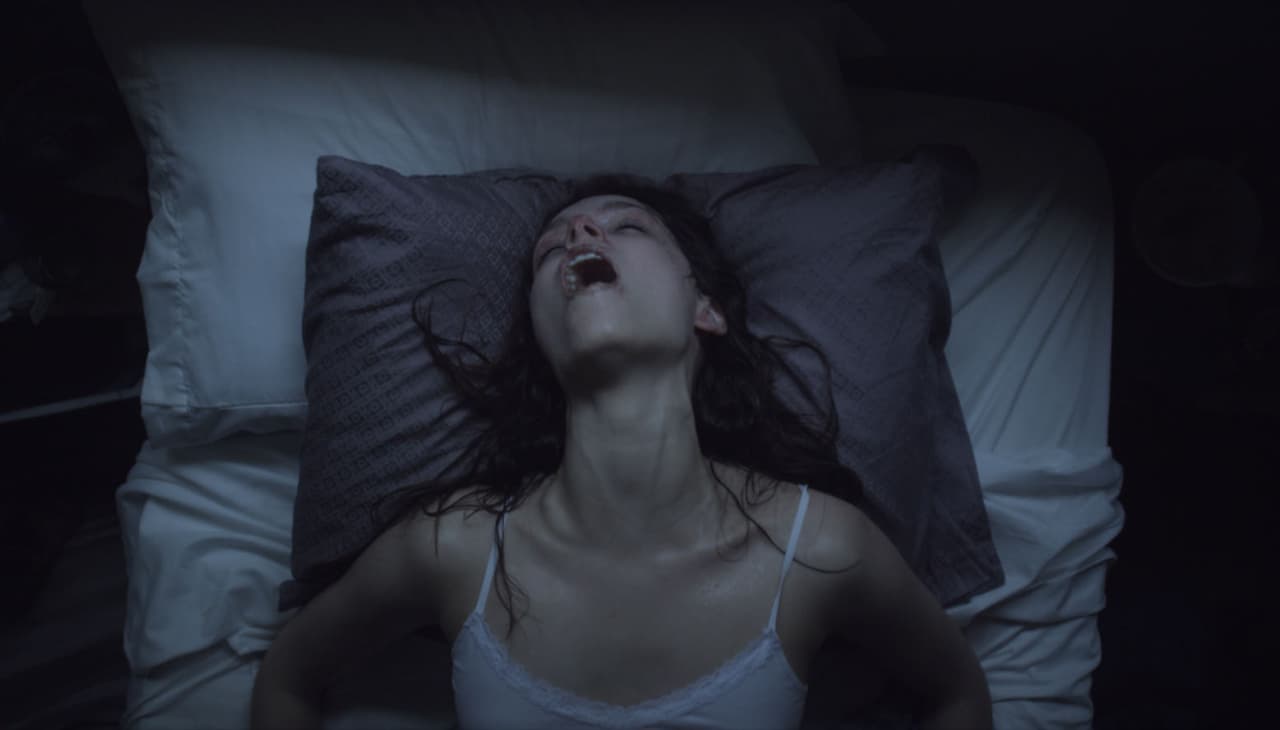 Starry Eyes, la genial película de terror para ver antes de Pet Sematary