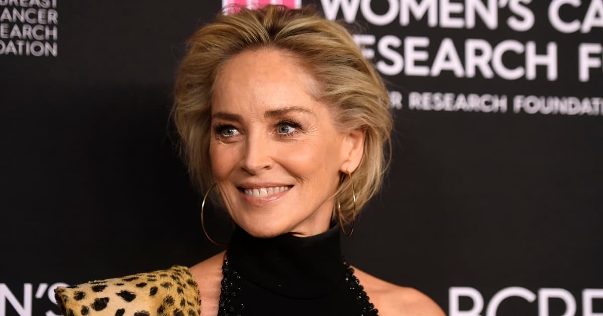 Sharon Stone sorprendió a todos recreando la mítica escena de Bajos Instintos a sus 61 años