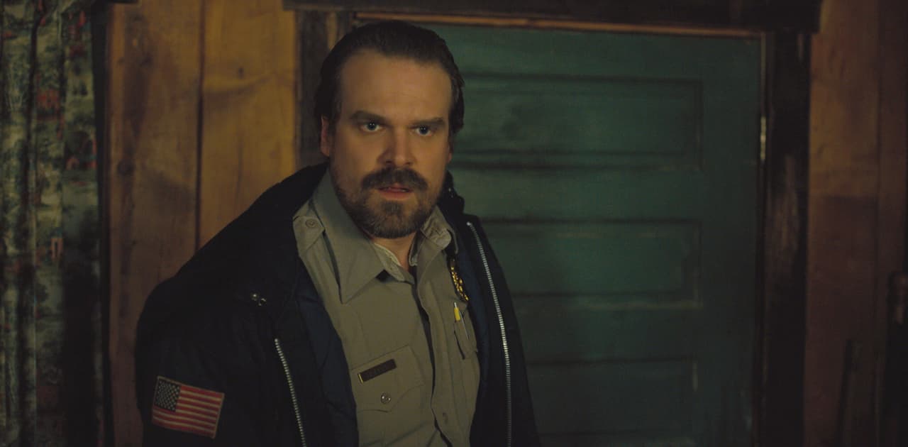 Stranger Things: la divertida promesa de Joe Keery por si David Harbour gana un Globo de Oro