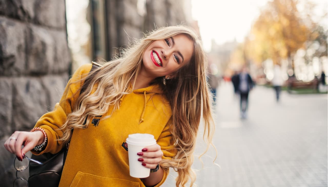 8 looks con sudaderas que muestran que la comodidad también puede ser fashionista