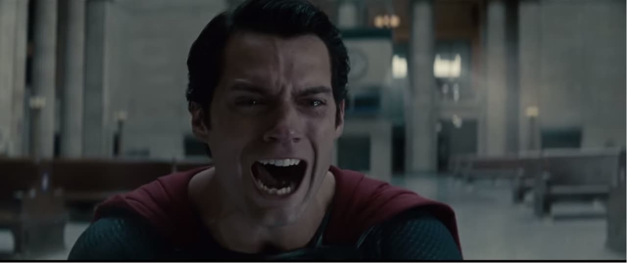 Zack Snyder defiende su Batman asesino y se compara con Alan Moore