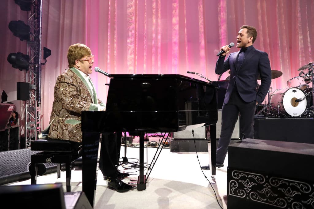 Elton John cantando junto a quien hará de él nos dejó con ganas de ver a Rami Malek con Freddie