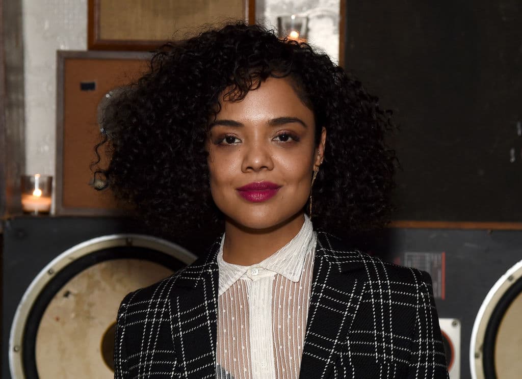 Mira cuáles son los tonos que más favorecen a las morenas: Tessa Thompson los luce mejor que nadie