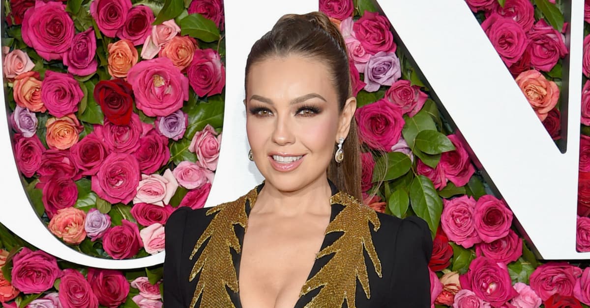 Thalia es más glamorosa que las Kardashian: se convirtió en Barbie vintage para su cumple 50