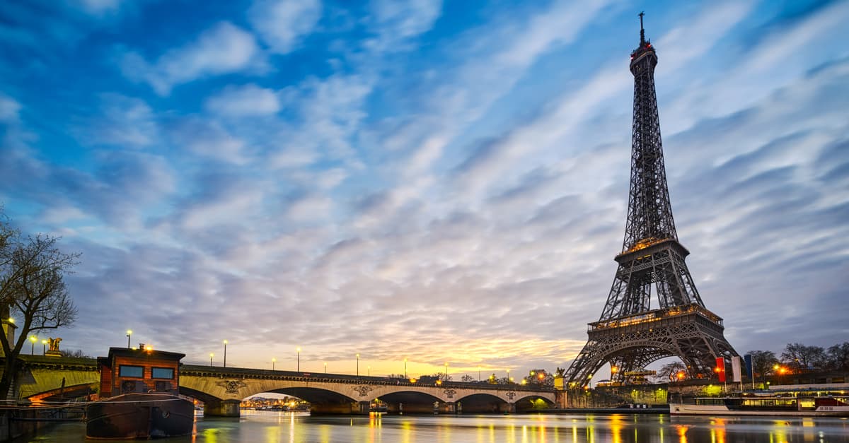 ¿Cómo es que una inocente fotografía de la torre Eiffel puede llevarte a la cárcel?