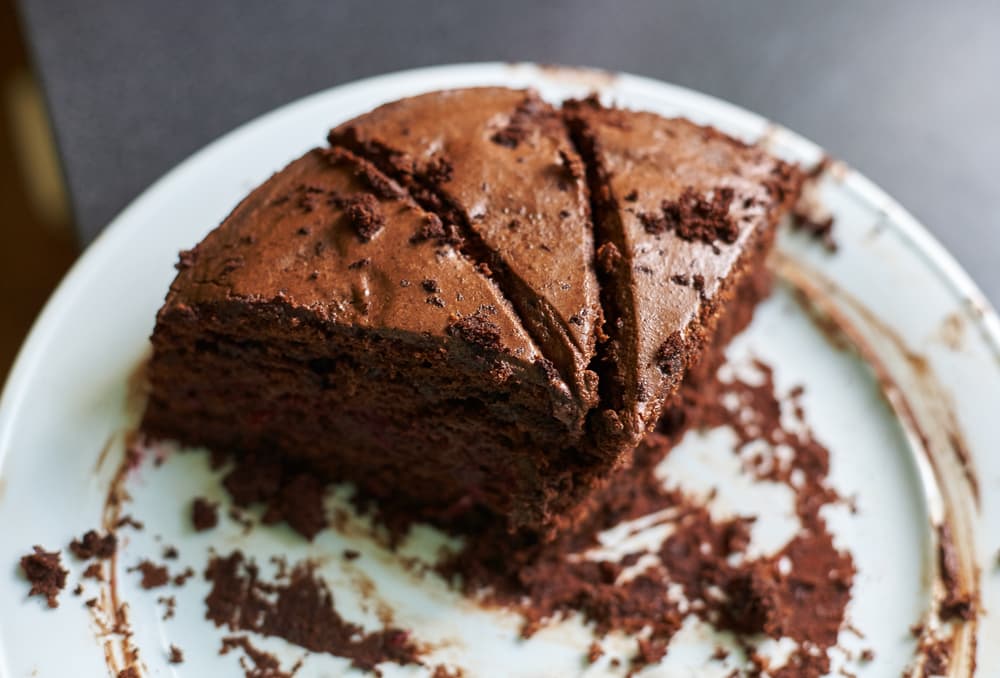 8 alimentos que compensarán los efectos de haber comido más de la cuenta