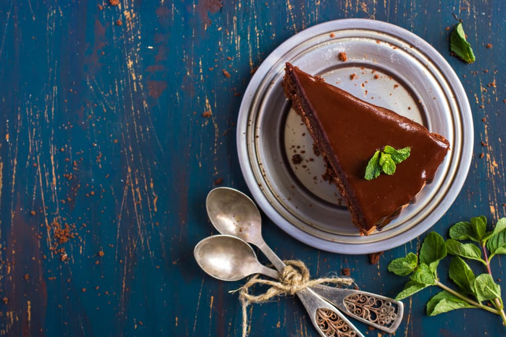 Esta receta de torta poke de chocolate te alegrará el día