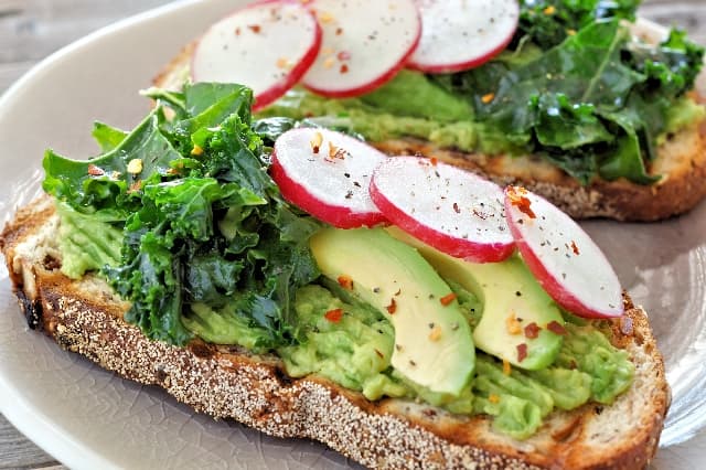 Con esta receta elevarás las tostadas de palta a otro nivel