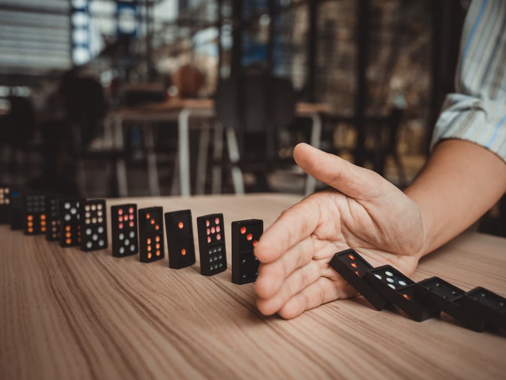 Estos trucos de dominó parecen demasiado buenos para ser ciertos