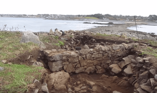 Arqueólogos encontraron algo inesperado en un cementerio medieval aislado
