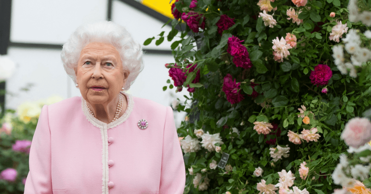 Una trabajadora sexual es condecorada por la Reina Isabel porque la monarquía ya no es como la pintan