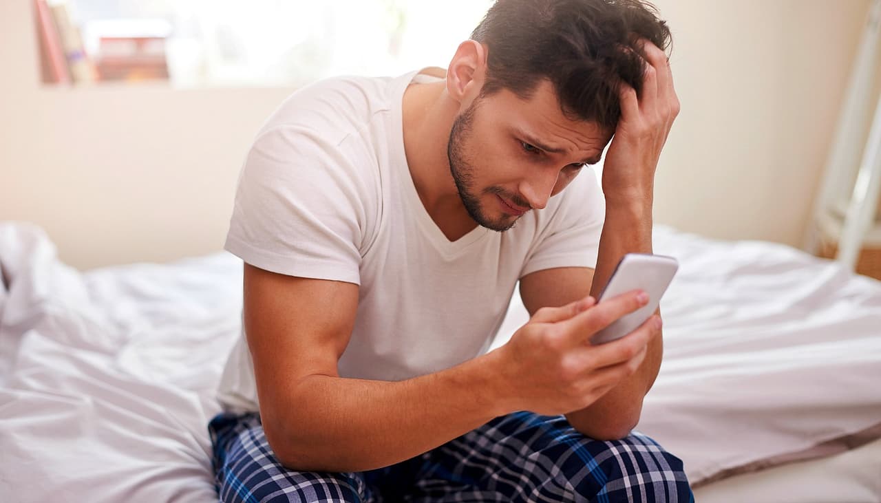 ¿Qué piensa un hombre cuando una mujer ignora sus mensajes?