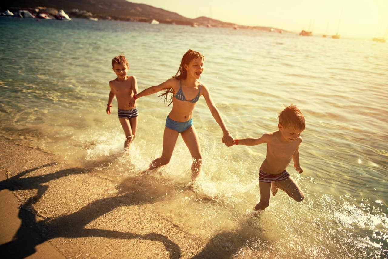 Atentos hermanos mayores: estudio comprueba que los padres favorecen a sus hijos menores