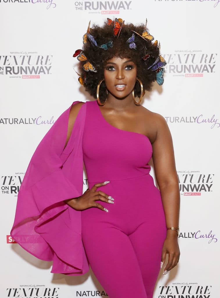 Kylie Jenner, Ariana Grande y otras 5 celebridades ya lucieron LA tendencia en uñas