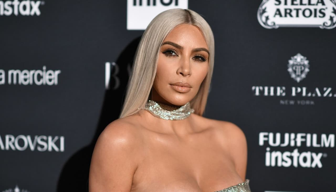 La línea de maquillaje de Kim Kardashian está pensada para las personas con este problema en la piel