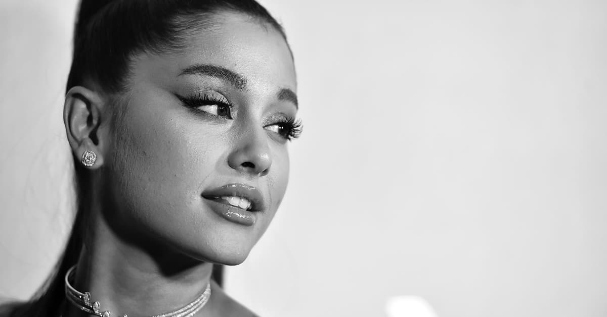 Ariana Grande no asistió a los Grammy, pero su presentación en los iHeartRadio fue de ¡INFARTO!
