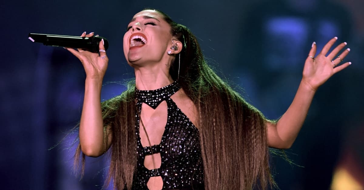 Este es el peligro que se esconde bajo la larga y hermosa cabellera de Ariana Grande