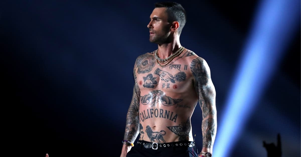Adam Levine cambió RADICALMENTE de look y no sabemos si se ve sexy o rudo