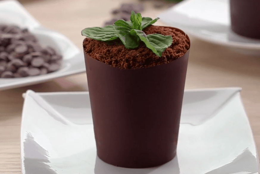 Copitas de chocolate rellenas de brownie o mousse, ¡son irresistibles!