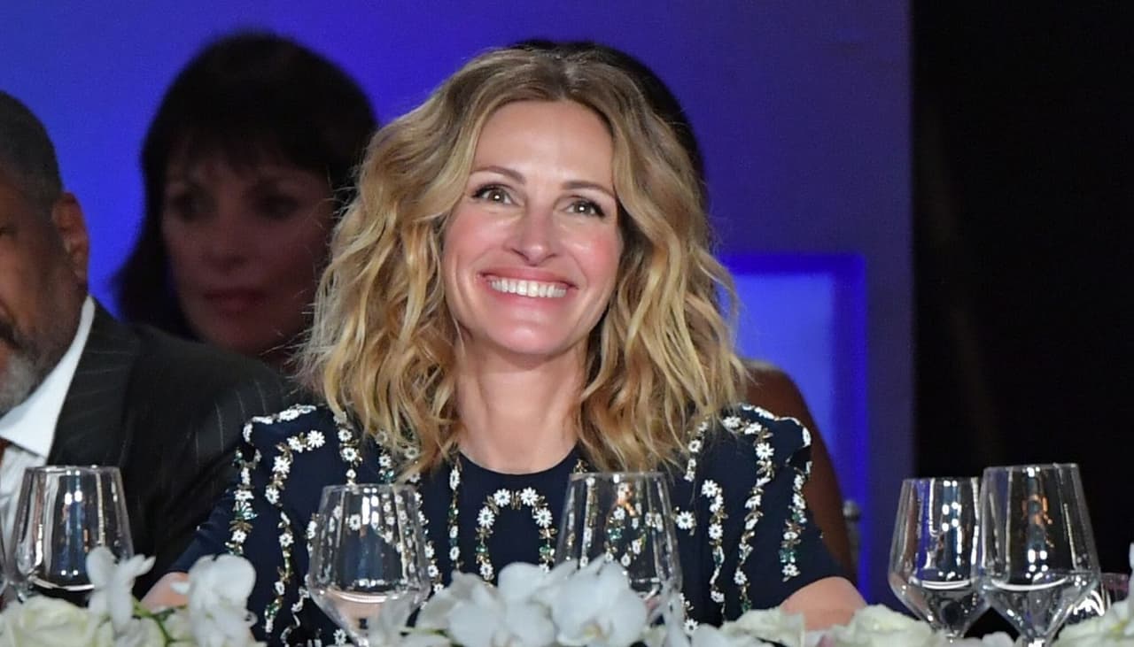Lo que Trump no puede hacer por Estados Unidos lo harán Julia Roberts y otras celebridades con #PassTheMic