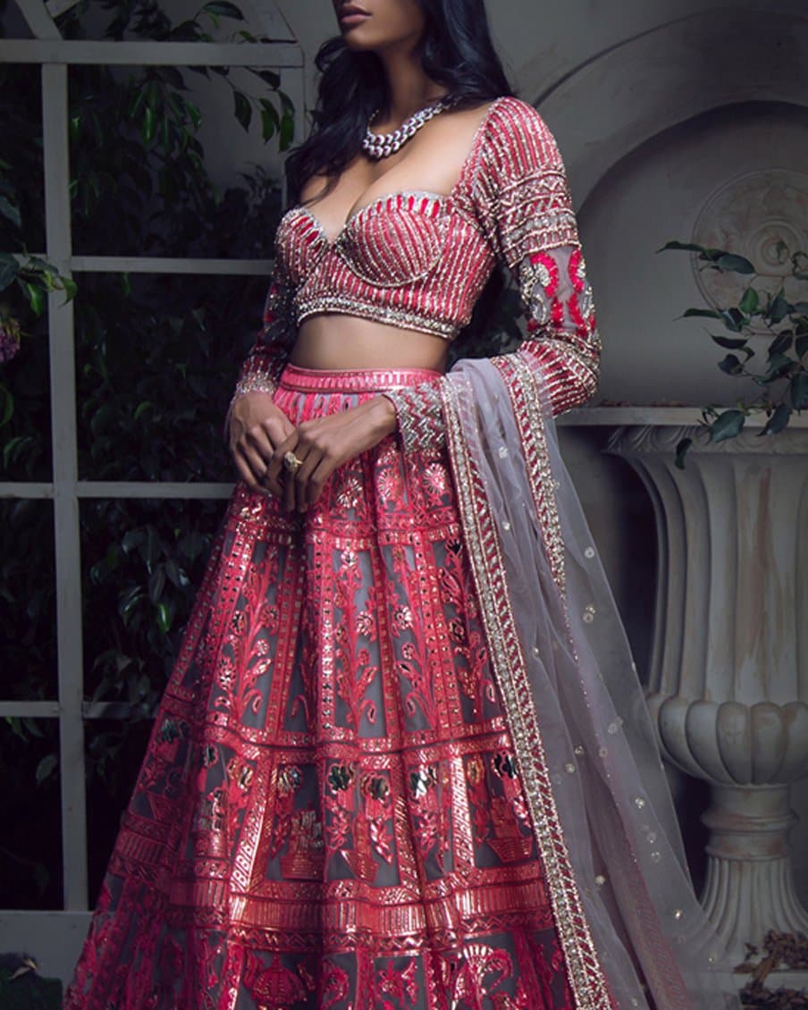 La mujer que lució todavía más bella que Priyanka en su boda y pasó desapercibida