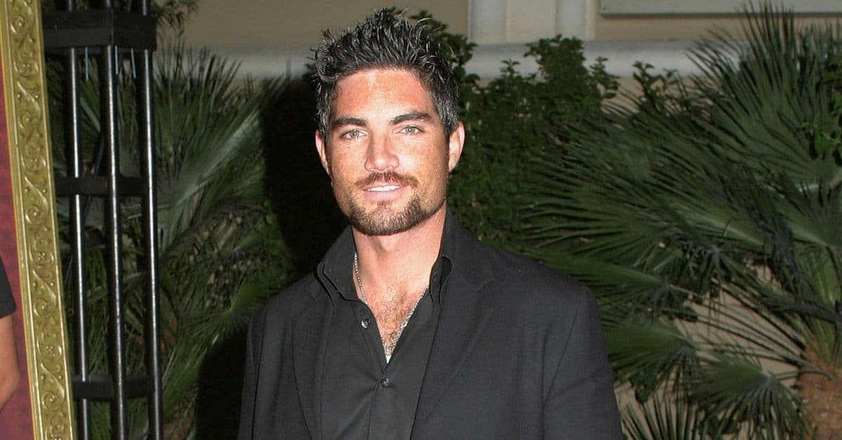 El galán de novelas Víctor González luce irreconocible con sus 46 años de experiencia