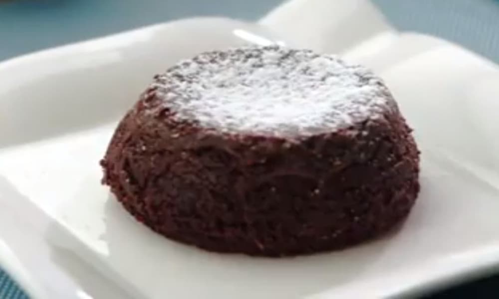 Trío de volcanes: chocolate amargo, churros y chocolate blanco (porque con uno nunca es suficiente)