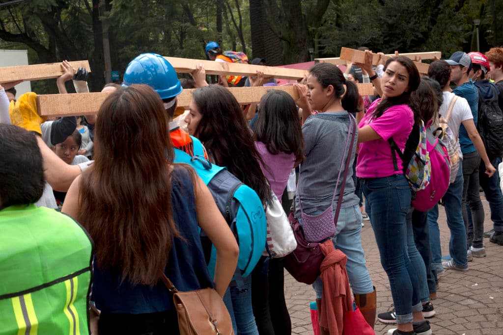 Esta imagen demuestra que todos podemos salir a ayudar tras el sismo