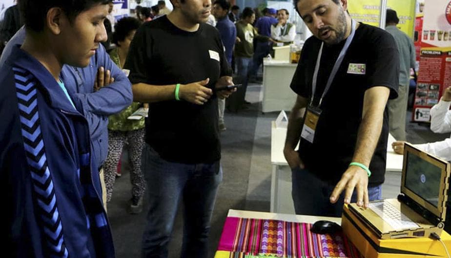 Wawa Laptop, la computadora hecha de madera que es más económica y amigable con el ambiente