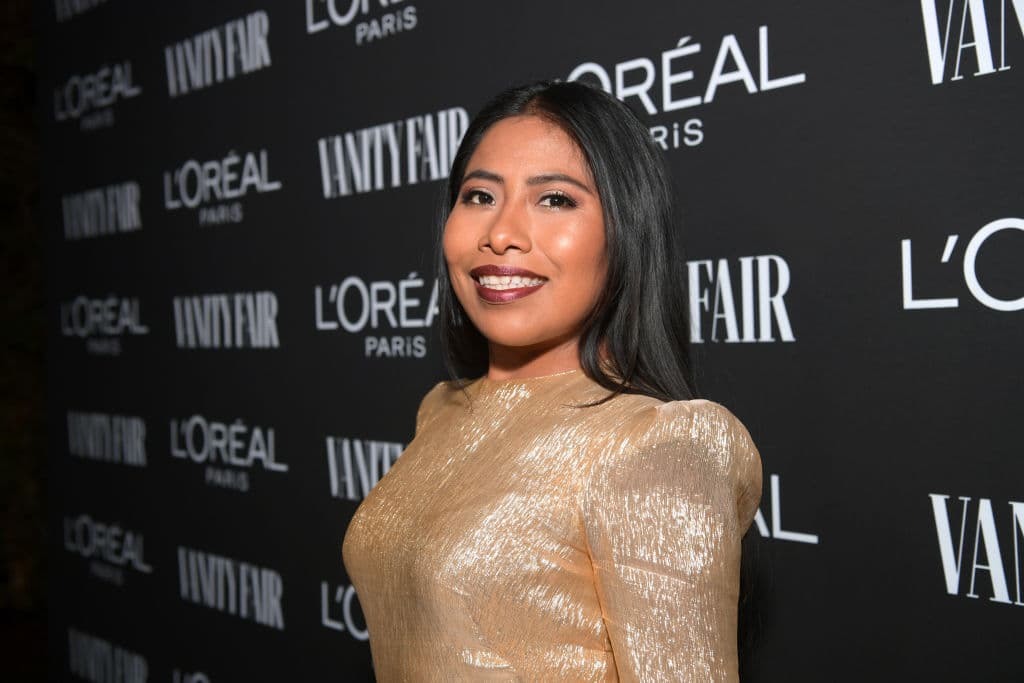 Yalitza Aparicio modeló una sensual falda con transparencias en una revista y se ve increíble