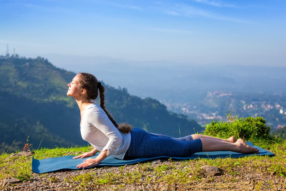 5 posiciones de yoga para combatir los problemas digestivos luego de los excesos