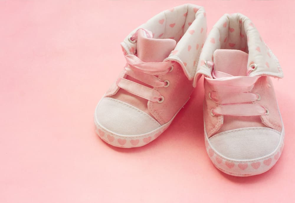 Jacky Bracamontes ya dio a luz a sus gemelas y la fecha fue aún más especial por esta razón