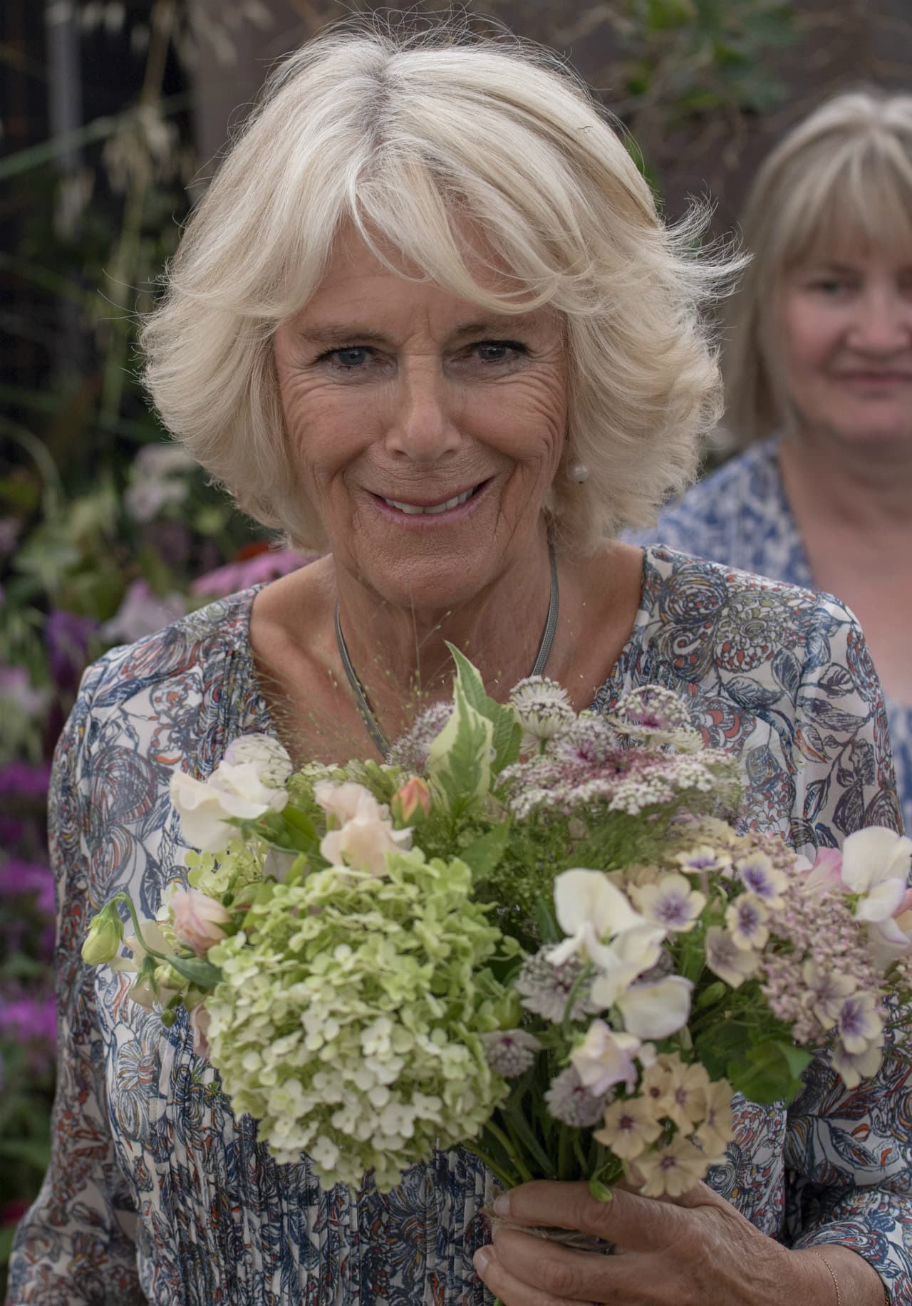 Pero ahora, otra polémica se asoma alrededor de la esposa del recién proclamado rey: ¿los hijos de la reina consorte también llevarán títulos de realeza?
<br>
