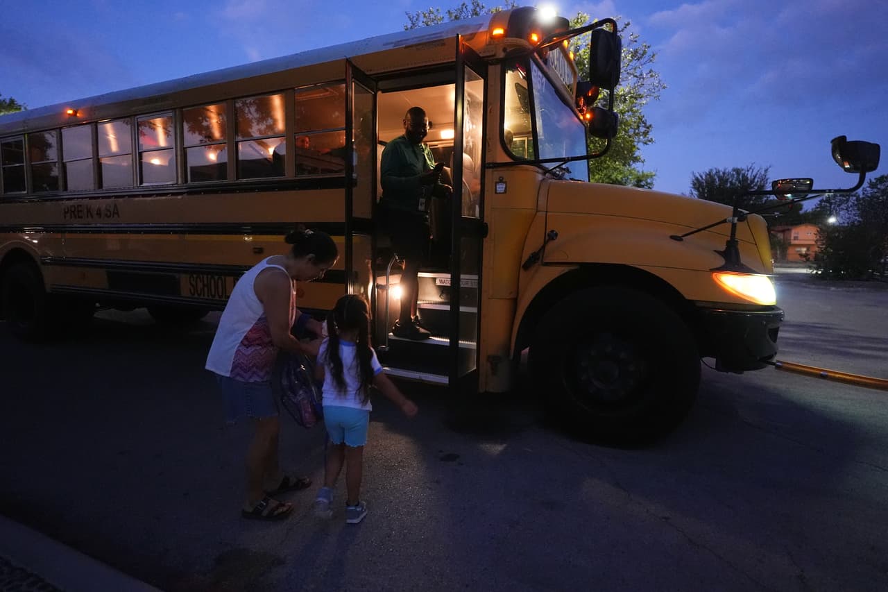 Despiden al profesor que amenazó a un alumno hispano de 12 años con llamar a ICE en un colegio de Texas