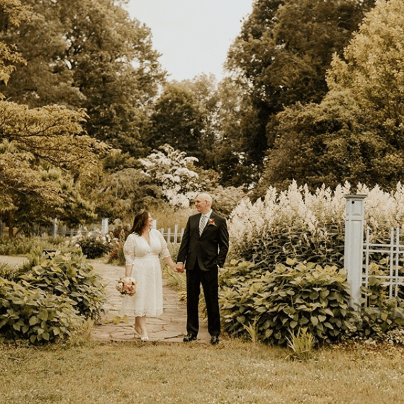 La aplicación permite crear el perfil al usuario de manera gratuita, pero solo pagando el servicio, se pueden ver los mensajes que le envían los posibles interesados en tener citas.