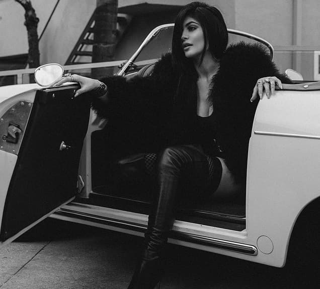 Y por como la vemos, tiene toda la actitud para tomarse los escenarios.